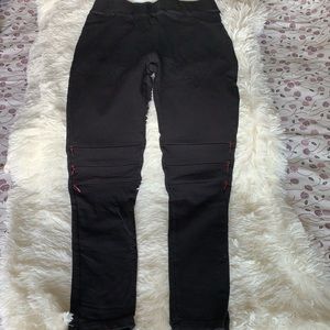 🌟Tight fitting pants